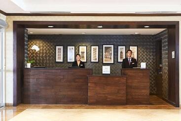 هتل Doubletree By Hilton Dallas Market Center