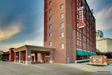 Drury Plaza Hotel Broadview Wichita