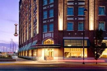 Drury Plaza Hotel Broadview Wichita