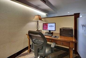 Drury Plaza Hotel Broadview Wichita