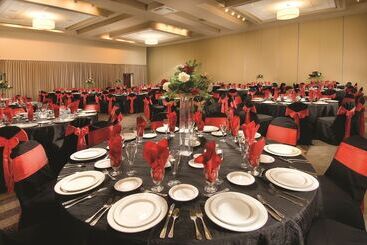 Drury Plaza Hotel Broadview Wichita