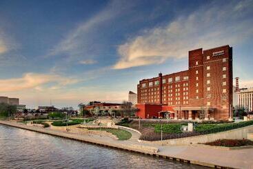 Drury Plaza Hotel Broadview Wichita