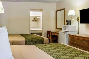 هتل Econo Lodge University
