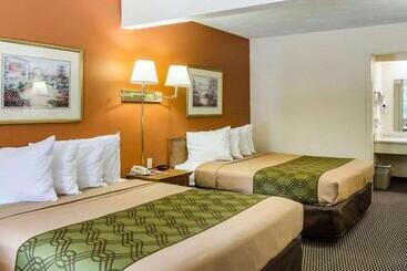هتل Econo Lodge University