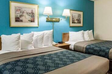هتل Econo Lodge University