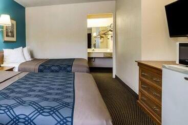 هتل Econo Lodge University