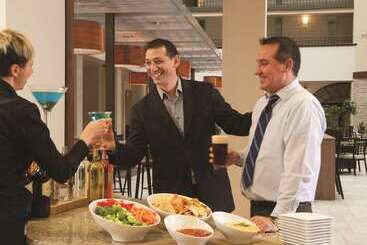 هتل Embassy Suites By Hilton Nashville Airport