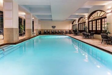 هتل Embassy Suites By Hilton Nashville Airport