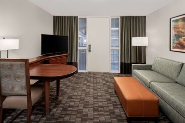هتل Embassy Suites By Hilton Nashville Airport