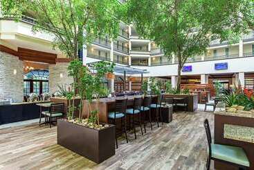 هتل Embassy Suites By Hilton Nashville Airport