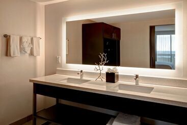 هتل Embassy Suites By Hilton Oklahoma City Northwest