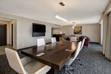 هتل Embassy Suites By Hilton Oklahoma City Northwest