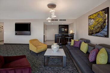 هتل Embassy Suites By Hilton Oklahoma City Northwest