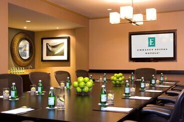 هتل Embassy Suites By Hilton Portland Maine