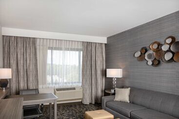 هتل Embassy Suites By Hilton Portland Maine