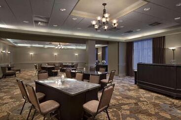هتل Embassy Suites By Hilton Portland Maine