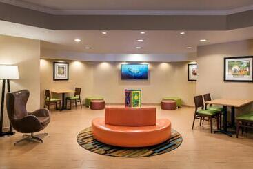 هتل Fairfield By Marriott Anaheim Resort