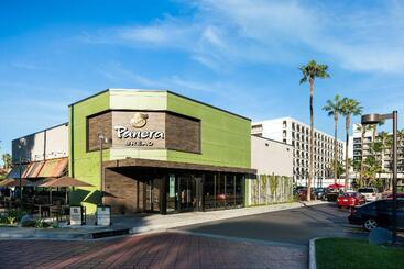 هتل Fairfield By Marriott Anaheim Resort