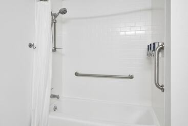 هتل Four Points By Sheraton Milwaukee Airport