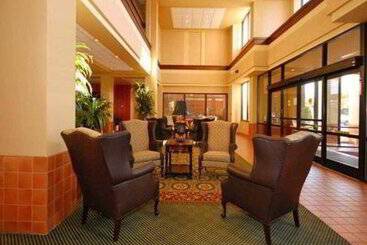 هتل Four Points By Sheraton Raleigh North