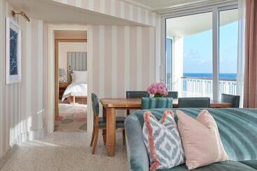 هتل Four Seasons Resort Palm Beach