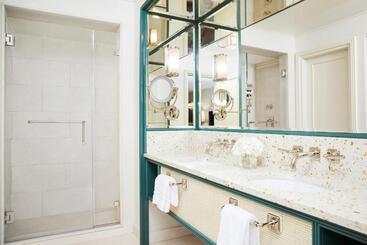 هتل Four Seasons Resort Palm Beach