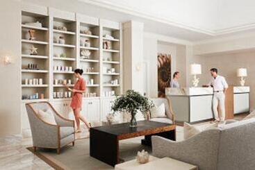 هتل Four Seasons Resort Palm Beach