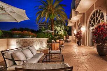 هتل Four Seasons Resort Palm Beach