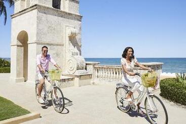 هتل Four Seasons Resort Palm Beach