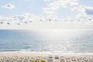 هتل Four Seasons Resort Palm Beach