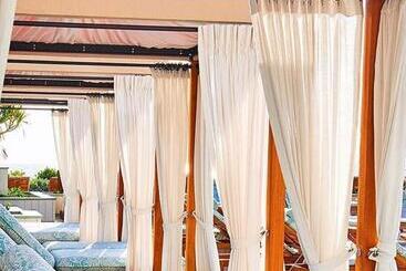 هتل Four Seasons Resort Palm Beach