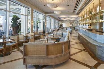هتل Four Seasons Resort Palm Beach