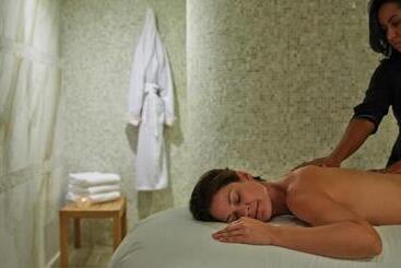 هتل Four Seasons Resort Palm Beach
