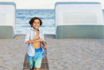 هتل Four Seasons Resort Palm Beach