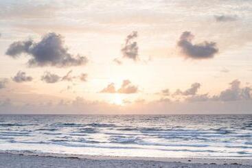هتل Four Seasons Resort Palm Beach