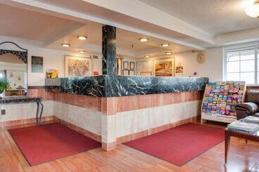 هتل Guesthouse Inn Fife