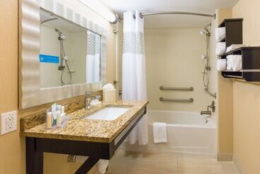 هتل Hampton Inn Daytona Beach/beachfront