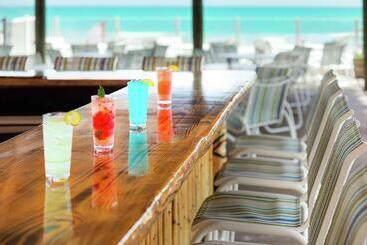 هتل Hampton Inn Daytona Beach/beachfront