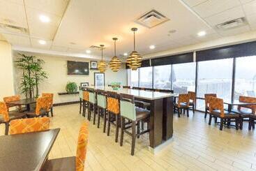 هتل Hampton Inn Daytona Beach/beachfront