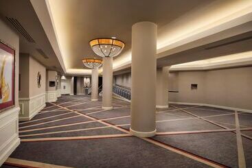 هتل Hilton Arlington