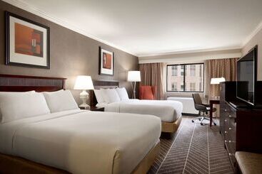 هتل Hilton Arlington