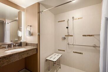 هتل Hilton Arlington