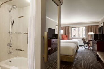 هتل Hilton Arlington