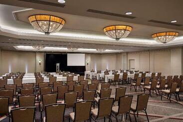 هتل Hilton Arlington