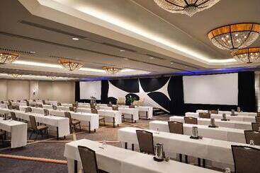 هتل Hilton Arlington