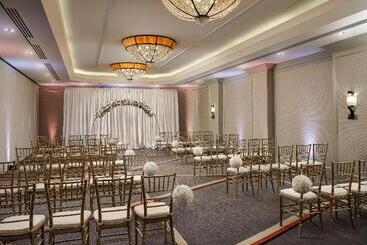 هتل Hilton Arlington
