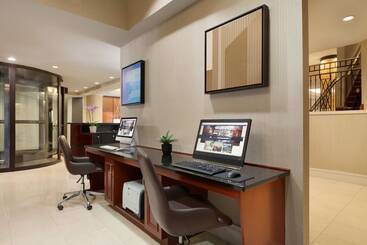 هتل Hilton Arlington