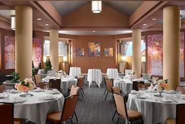 هتل Hilton Arlington
