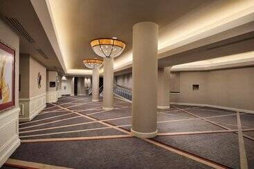 هتل Hilton Arlington