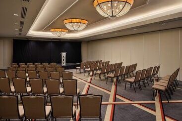 هتل Hilton Arlington